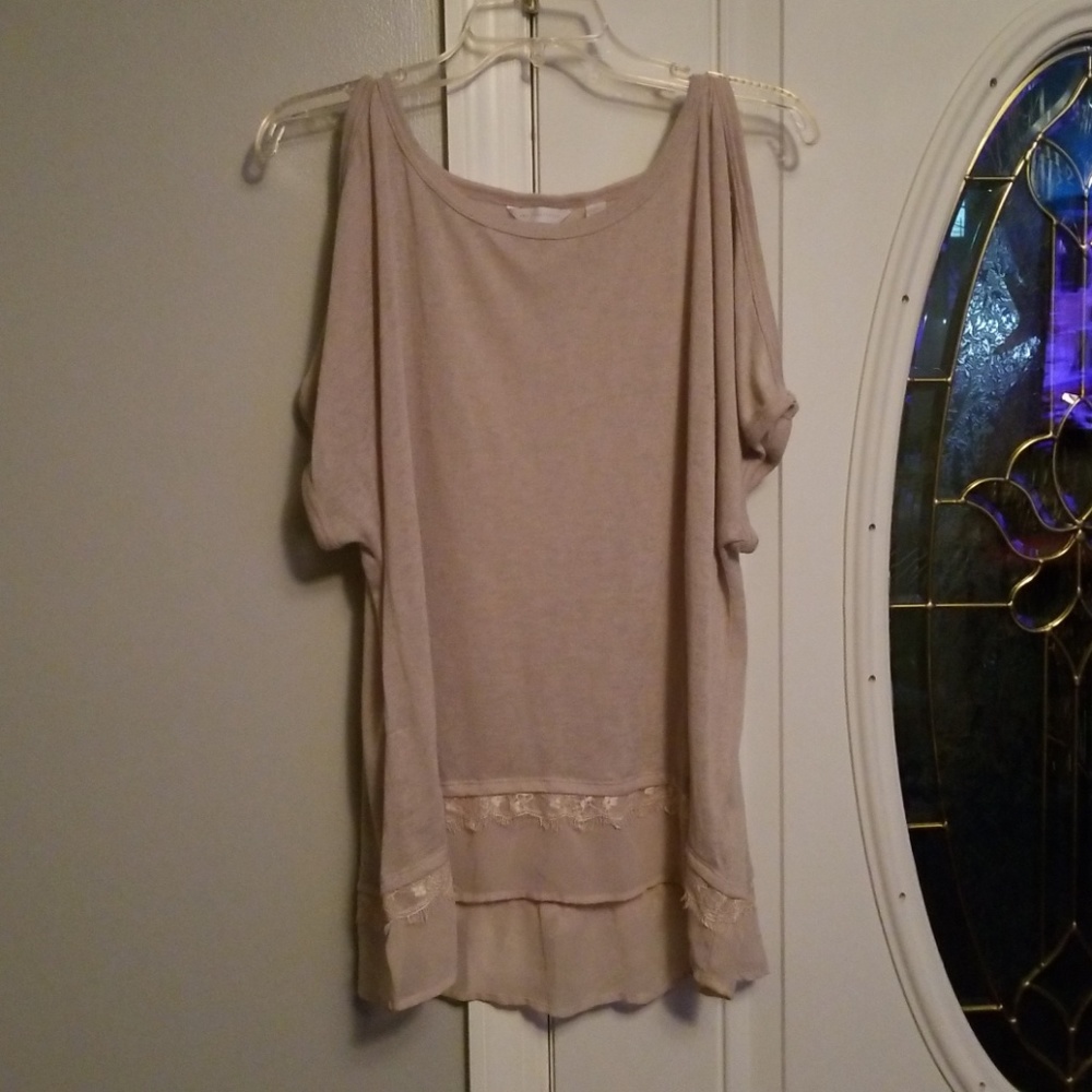 NY&C open shoulder top